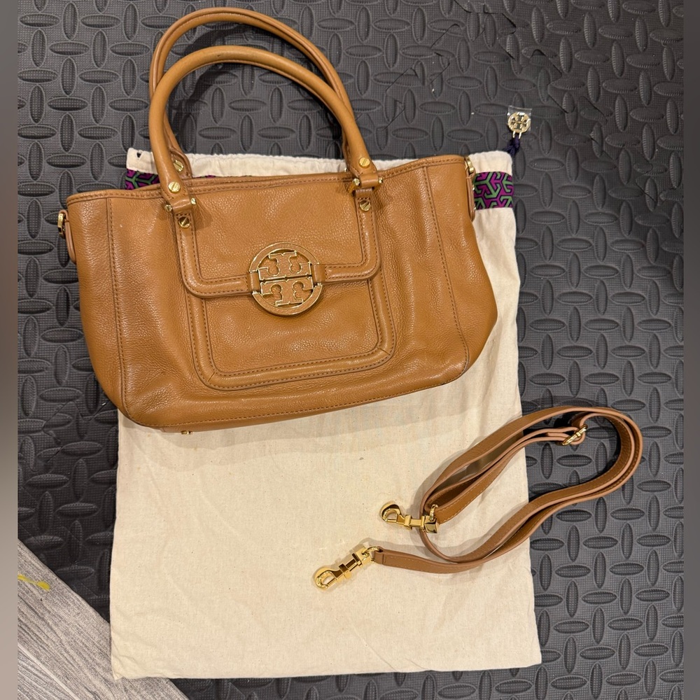 Tory Burch purse with crossbody strap and dust bag
